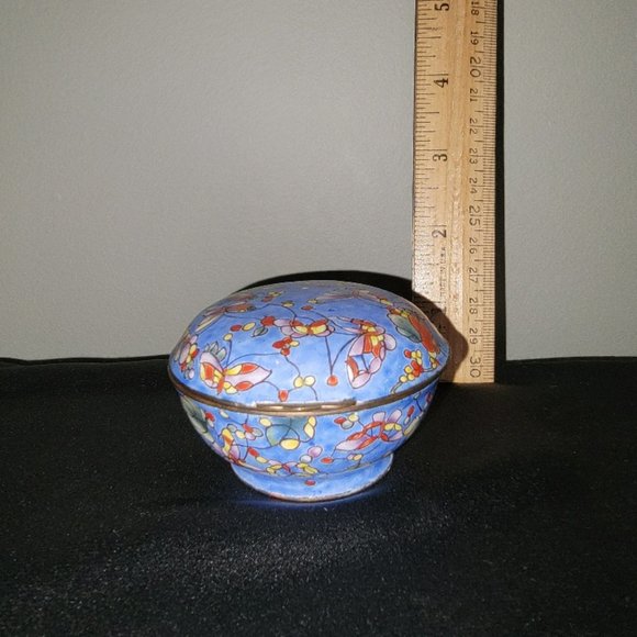 Vintage Butterfly Design Painted Enamel Trinket Box - Picture 10 of 12